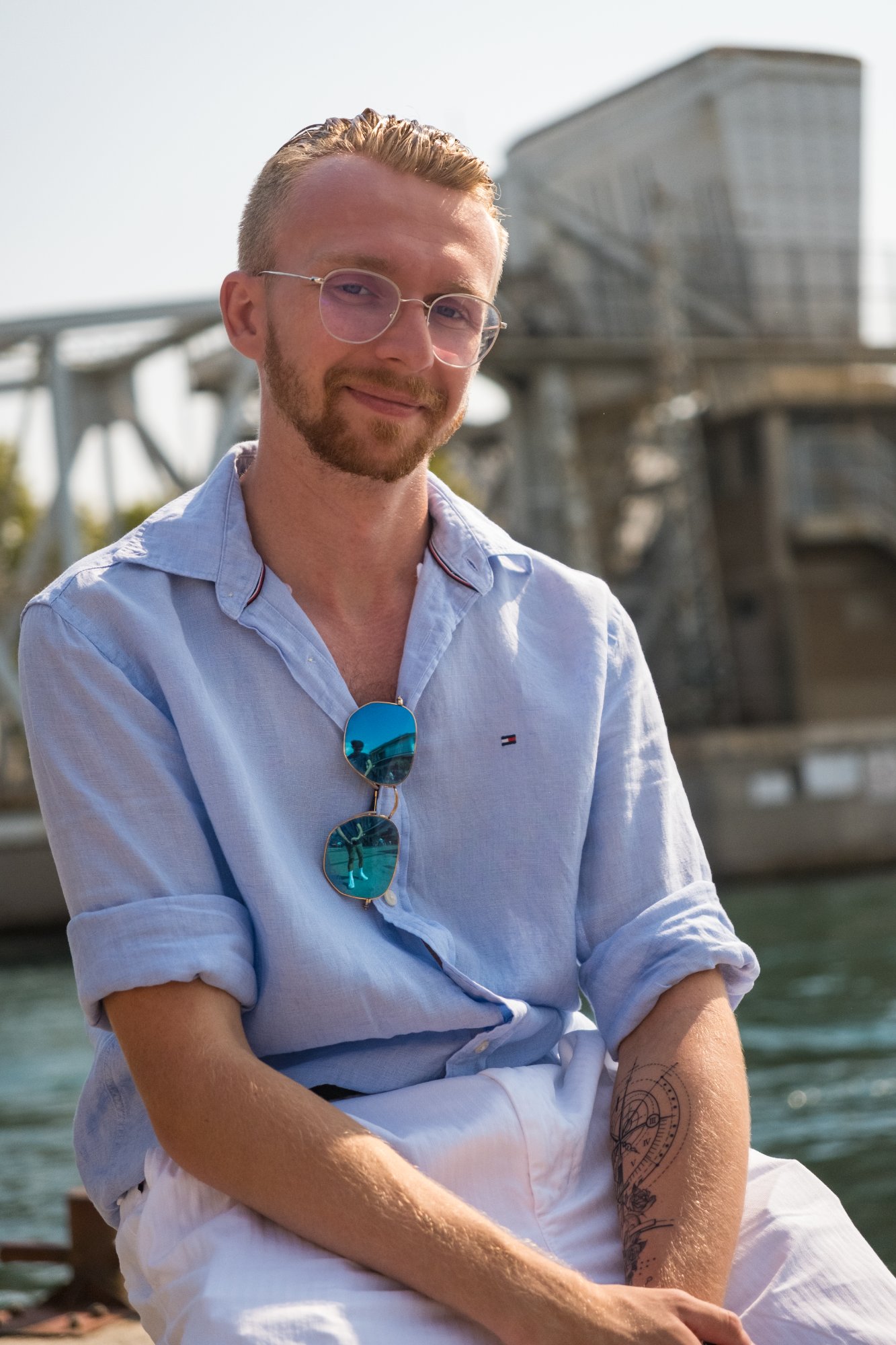 Anthony portrait assis quai