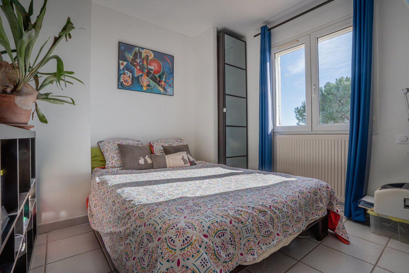 Chambre avec oeuvre d'art