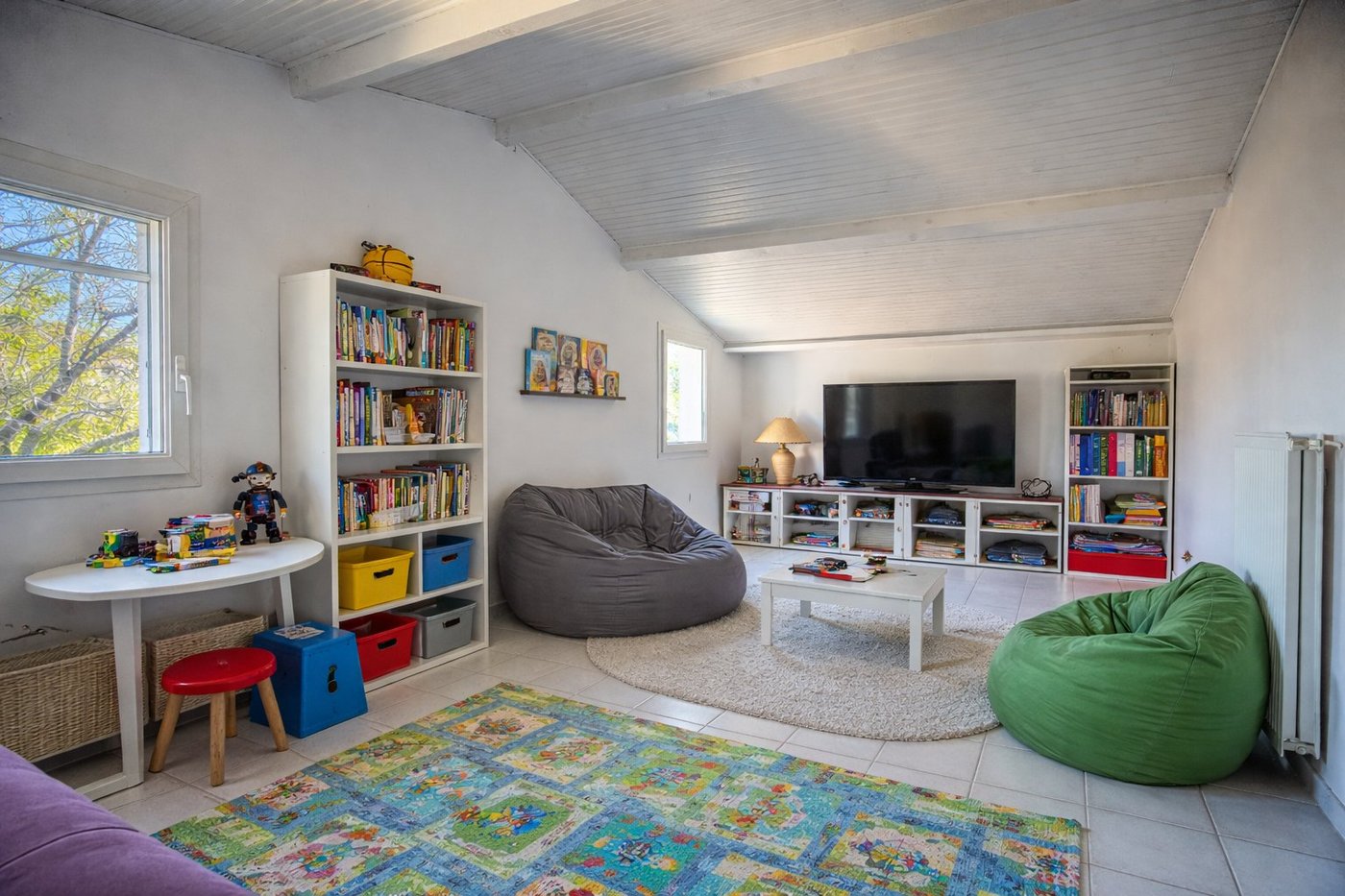 Salle de jeux après projection IA