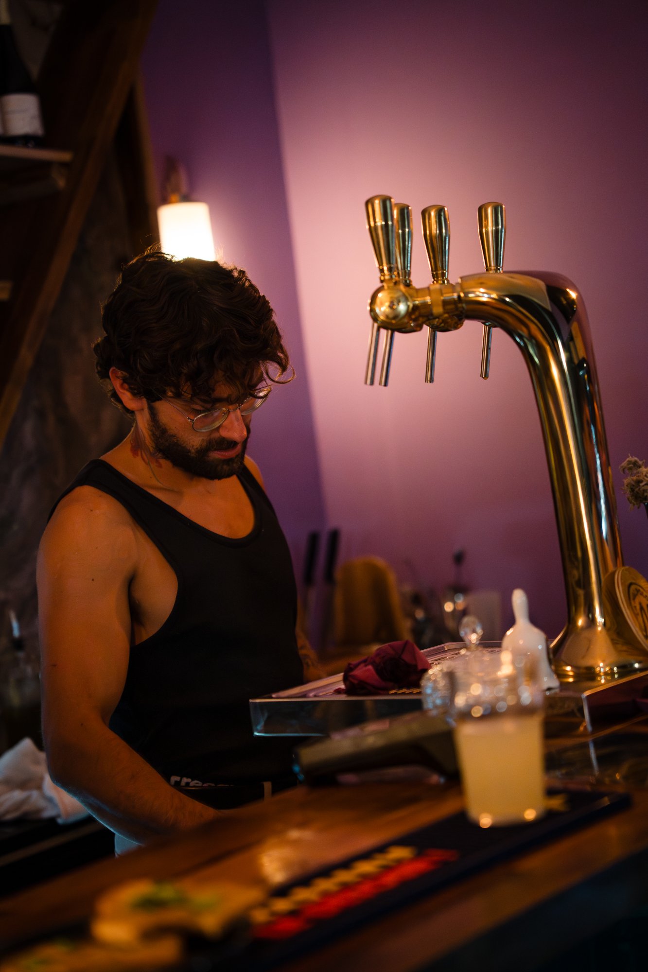 Barman Art Deco Club tireuse biere