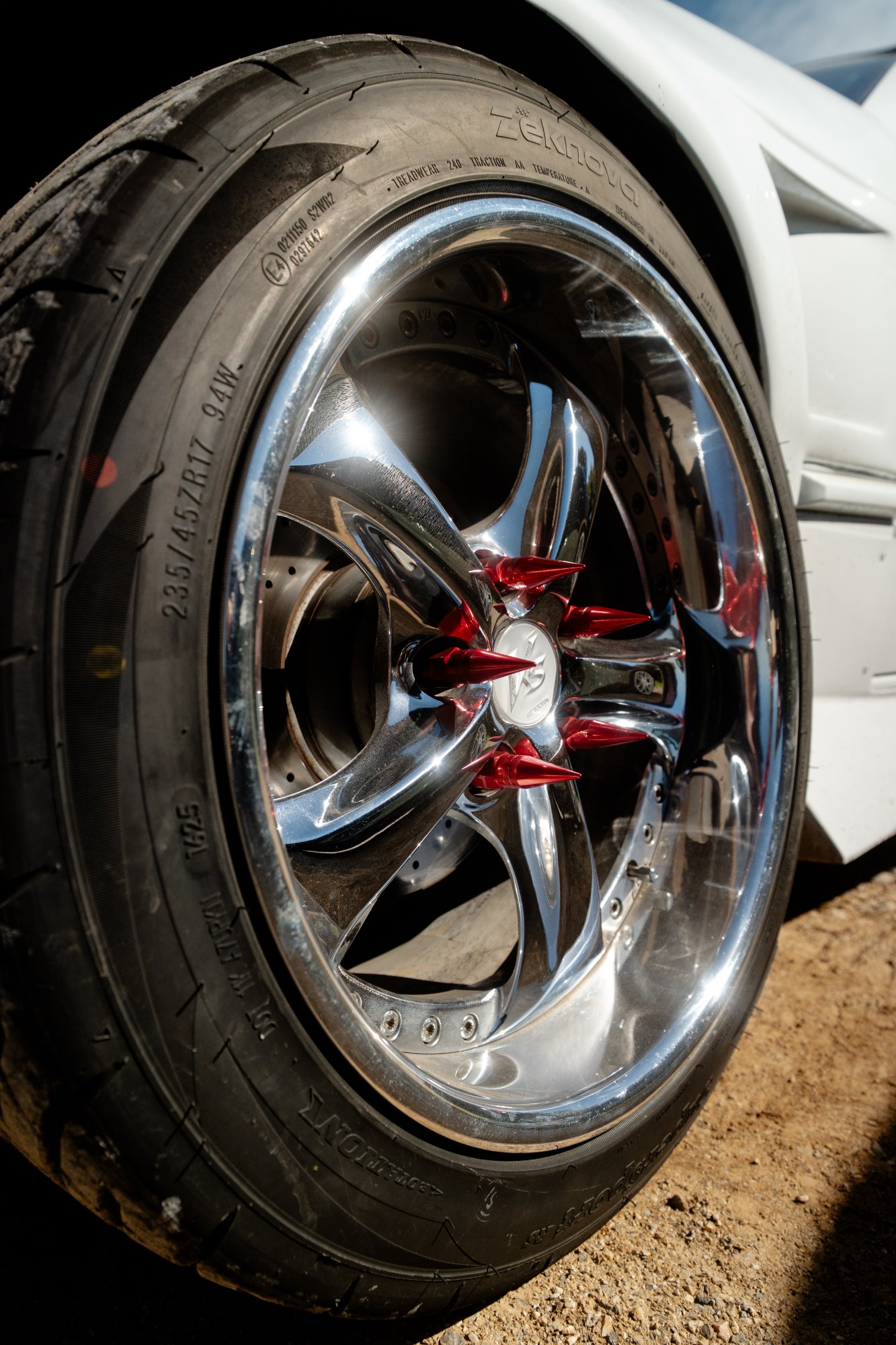 Jante chrome ecrous rouges