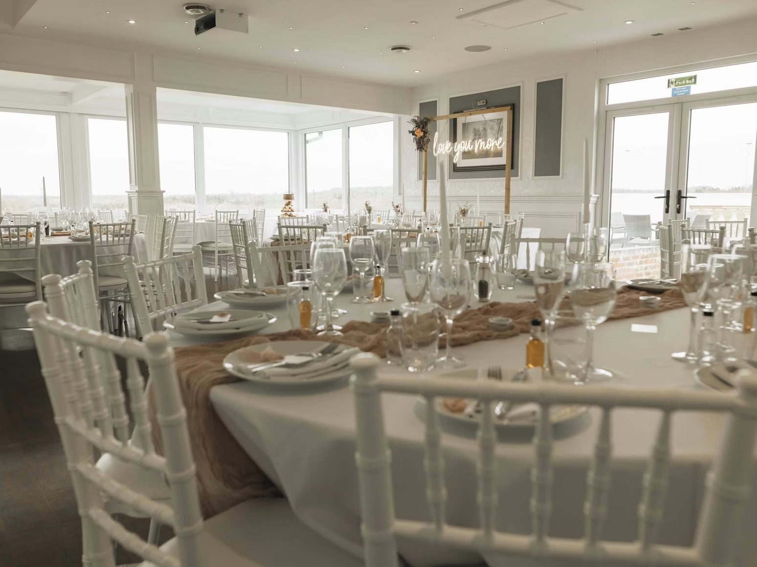 Salle reception mariage neon