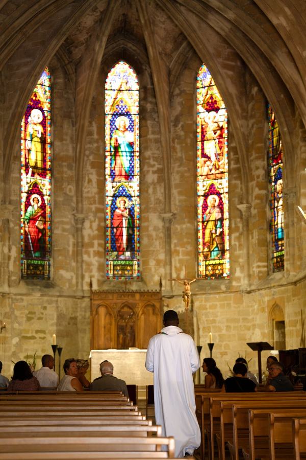Vitraux et chœur de l'église de Mèze
