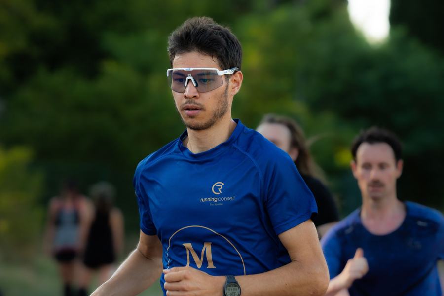 Jeune coureur du club en tête de groupe